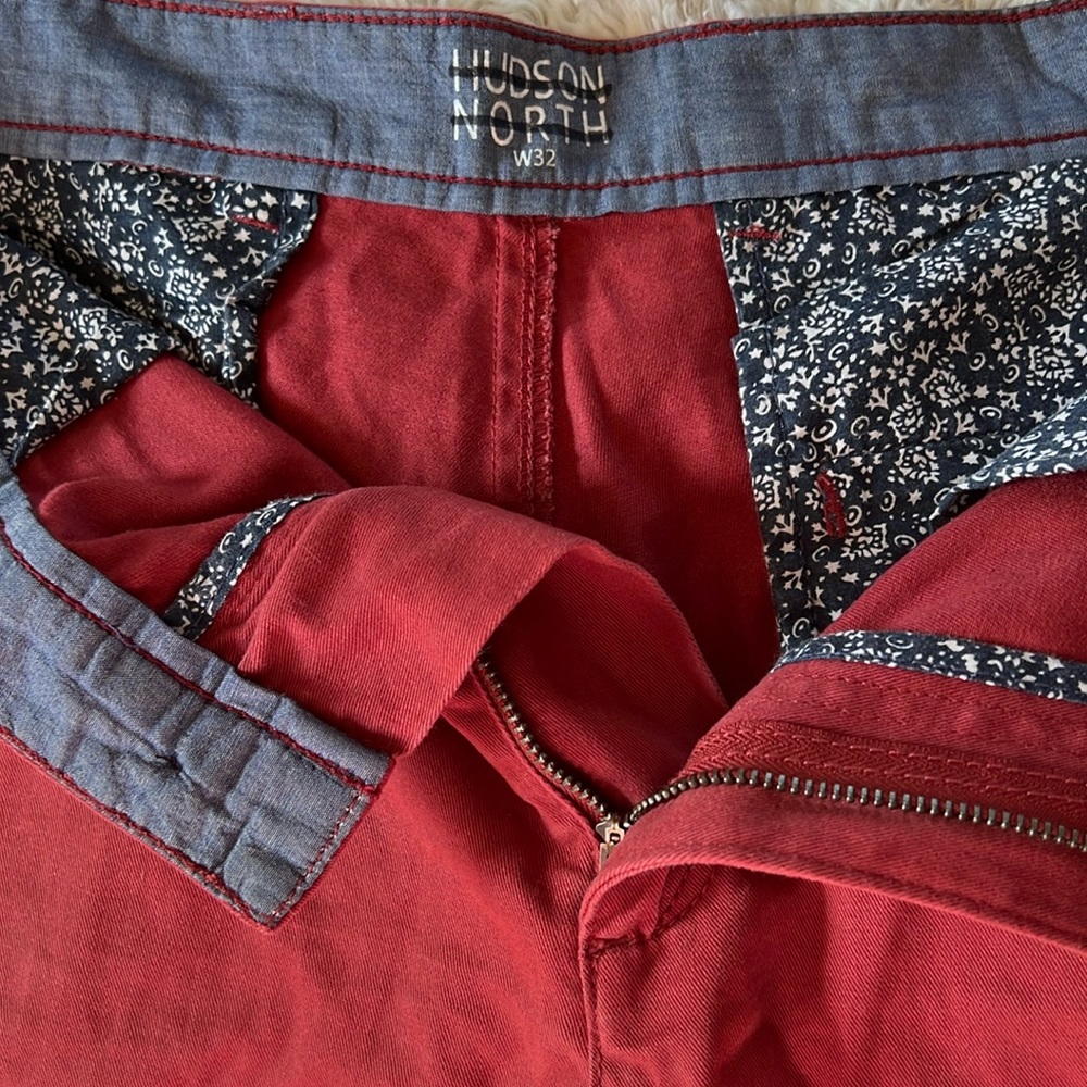 Hudson, North men’s cranberry short